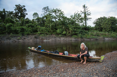 Rejsefotograf - Anne Kjaer, på sin rejse til Korowaistammen i Papuas jungle - Indonesien